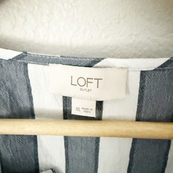 ANN TAYLOR LOFT | Gray Charcoal Off White Stripe Peplum Tank Top Split Neck | XL - Picture 7 of 7